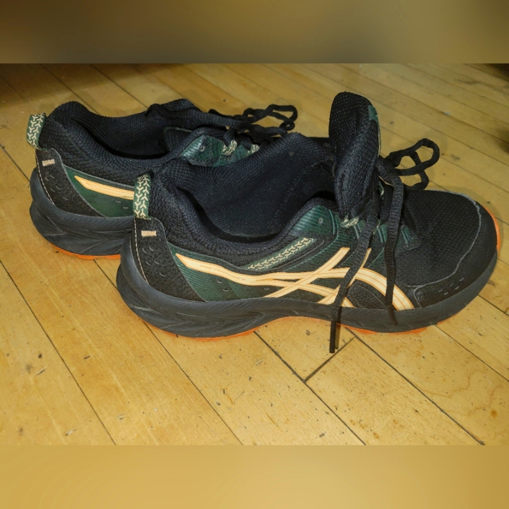 Boys Asics Preventure 9 shoes size 5 black